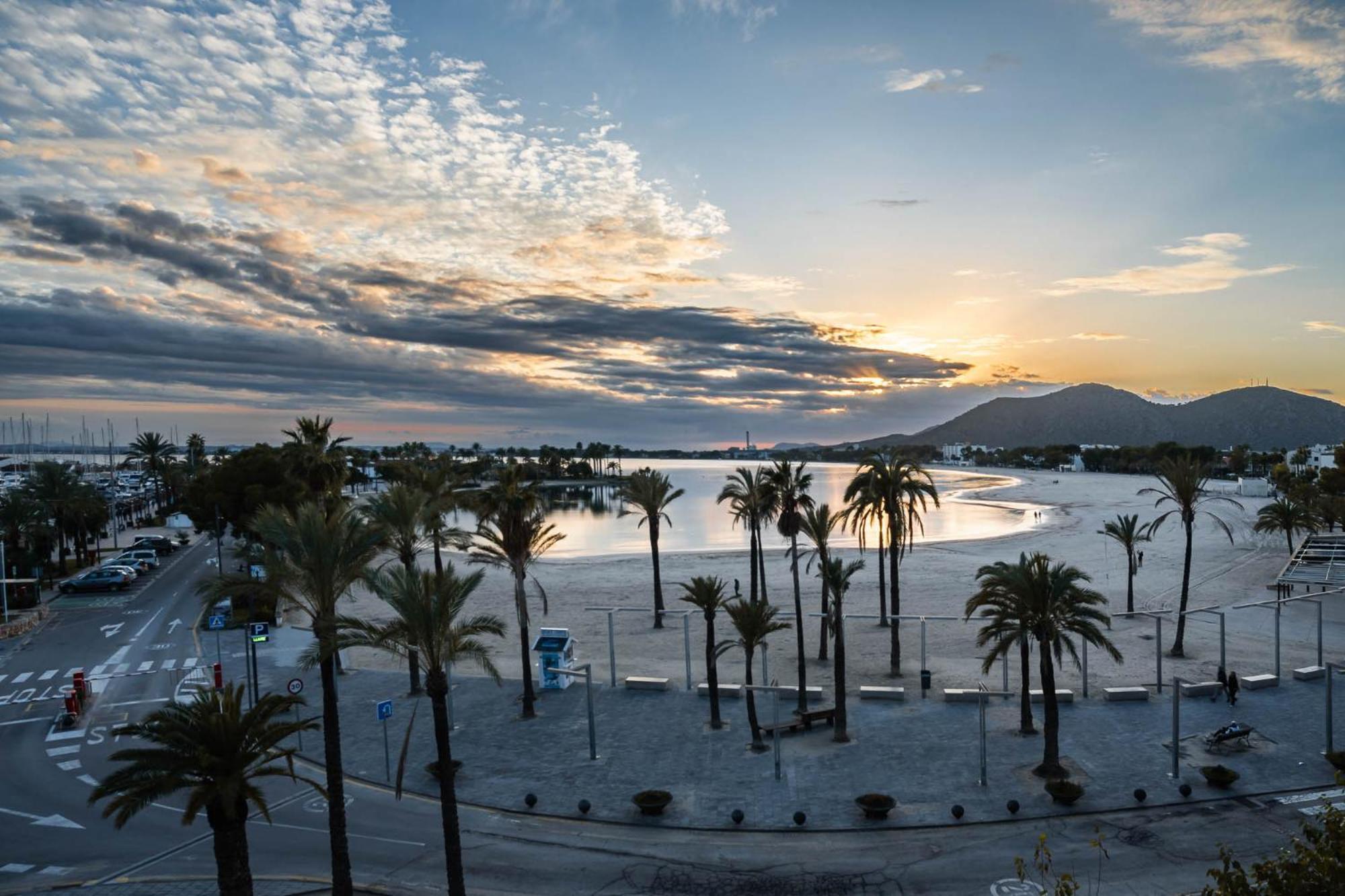 Luxury Sea View Apartment In Puerto De Alcudia المظهر الخارجي الصورة