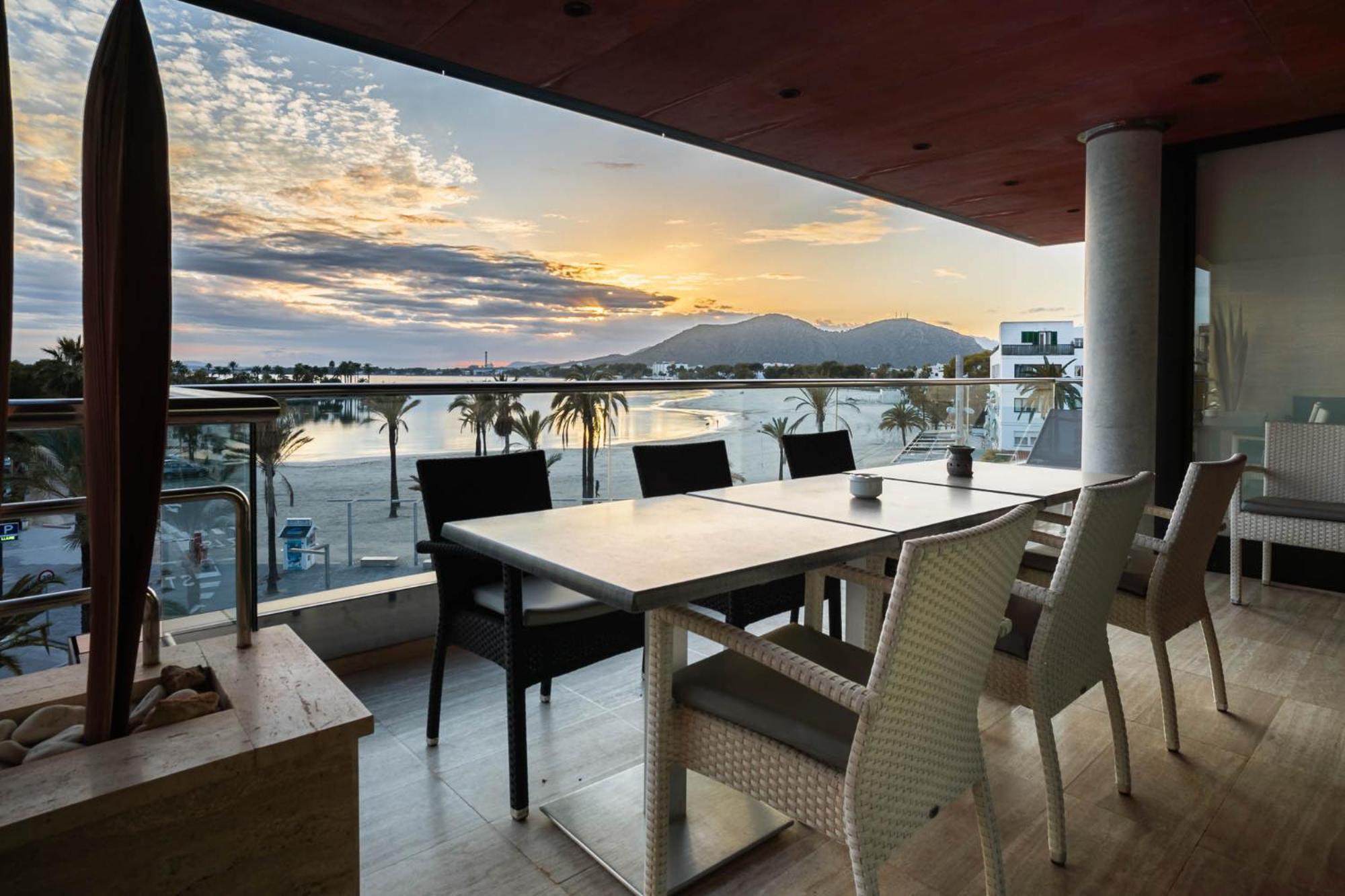 Luxury Sea View Apartment In Puerto De Alcudia المظهر الخارجي الصورة